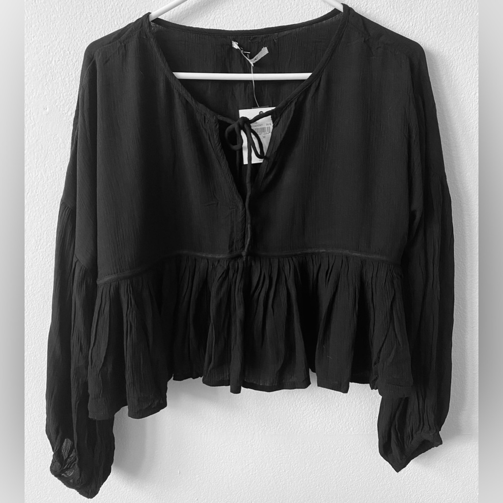 O'Neill Rosie black cropped blouse with a V Size M